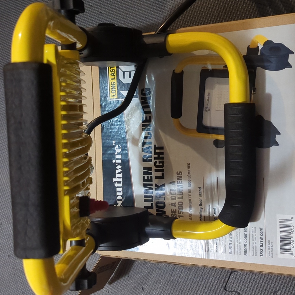 NEW. 1,500 Lumen Ratcheting LED Light - Picture 5 of 6